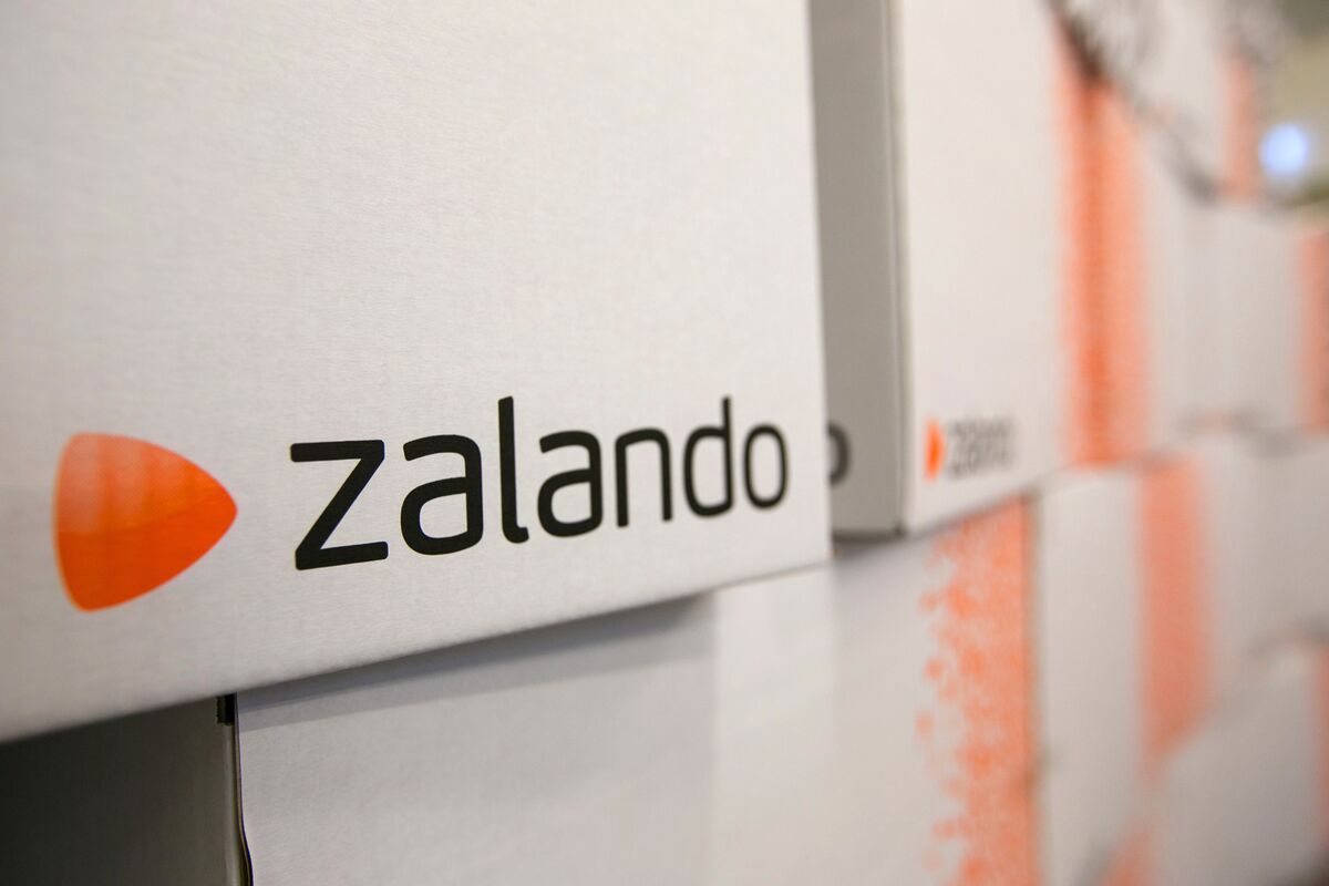 Retailer Zalando Shakes Up Management After Strategy Shift - Bloomberg