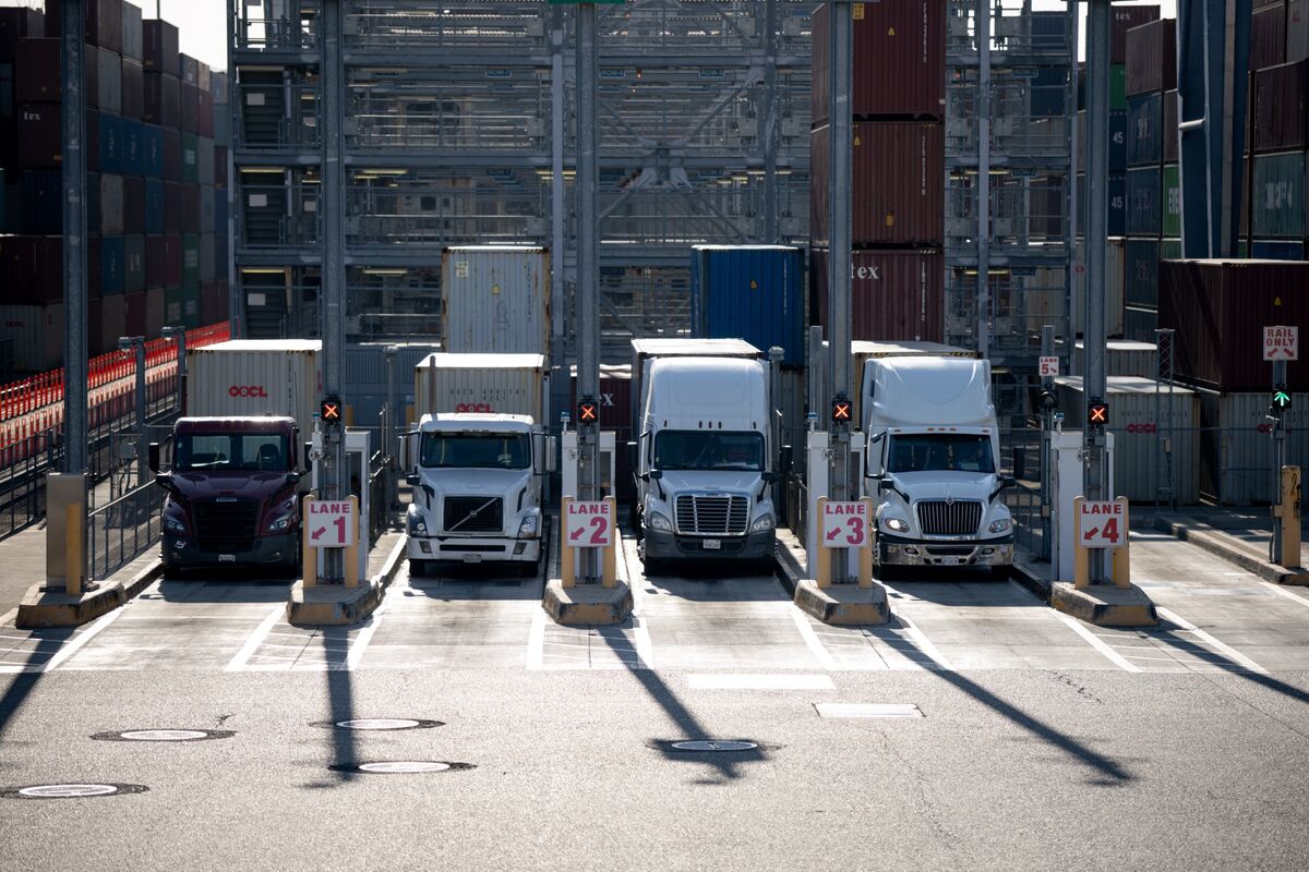 Trade War Latest: US Transport Shows Signs of Slowdown - Bloomberg