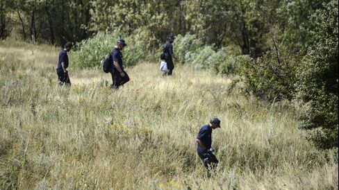 Investigators Searching Malaysian Air Flight MH17 Wreckage