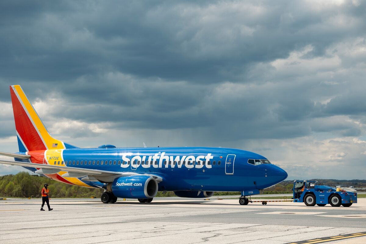🟪"Southwest Airlines: Crollo delle Azioni a Causa della Debolezza nella Domanda di Viaggi Aerei"