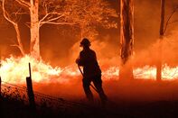 TOPSHOT-AUSTRALIA-WEATHER-FIRES