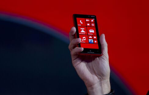 Nokia Pokes at Apple Maps Errors to Seek Sales From Navigation