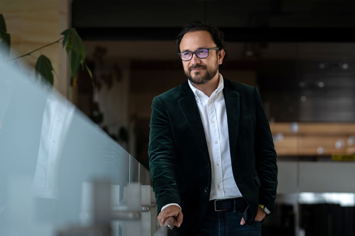 Colombia Auditor Probes Bond Swap Over Constitutional Concerns