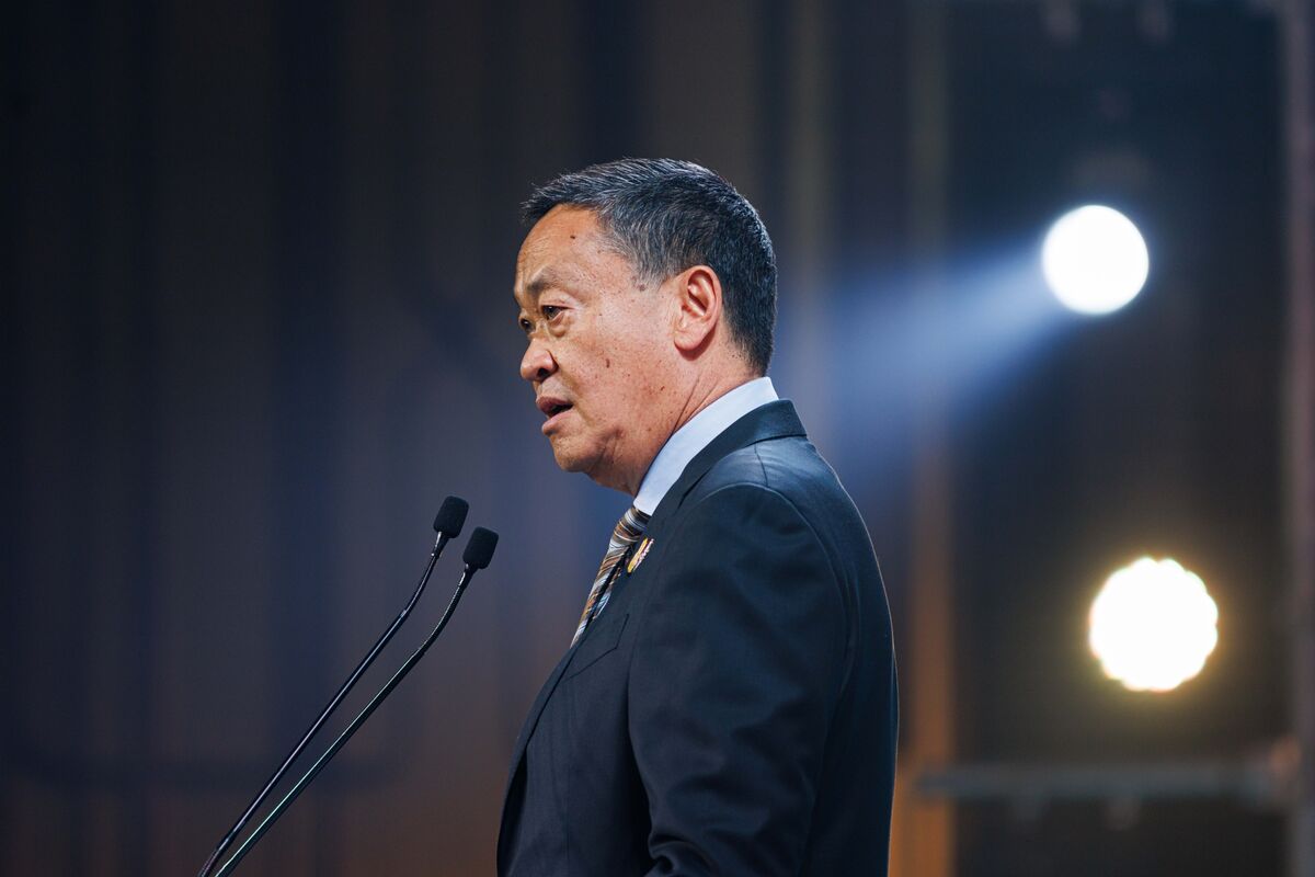 Thai Central Bank Seen Defying Pressure From Prime Minister to Urgently Cut Rate