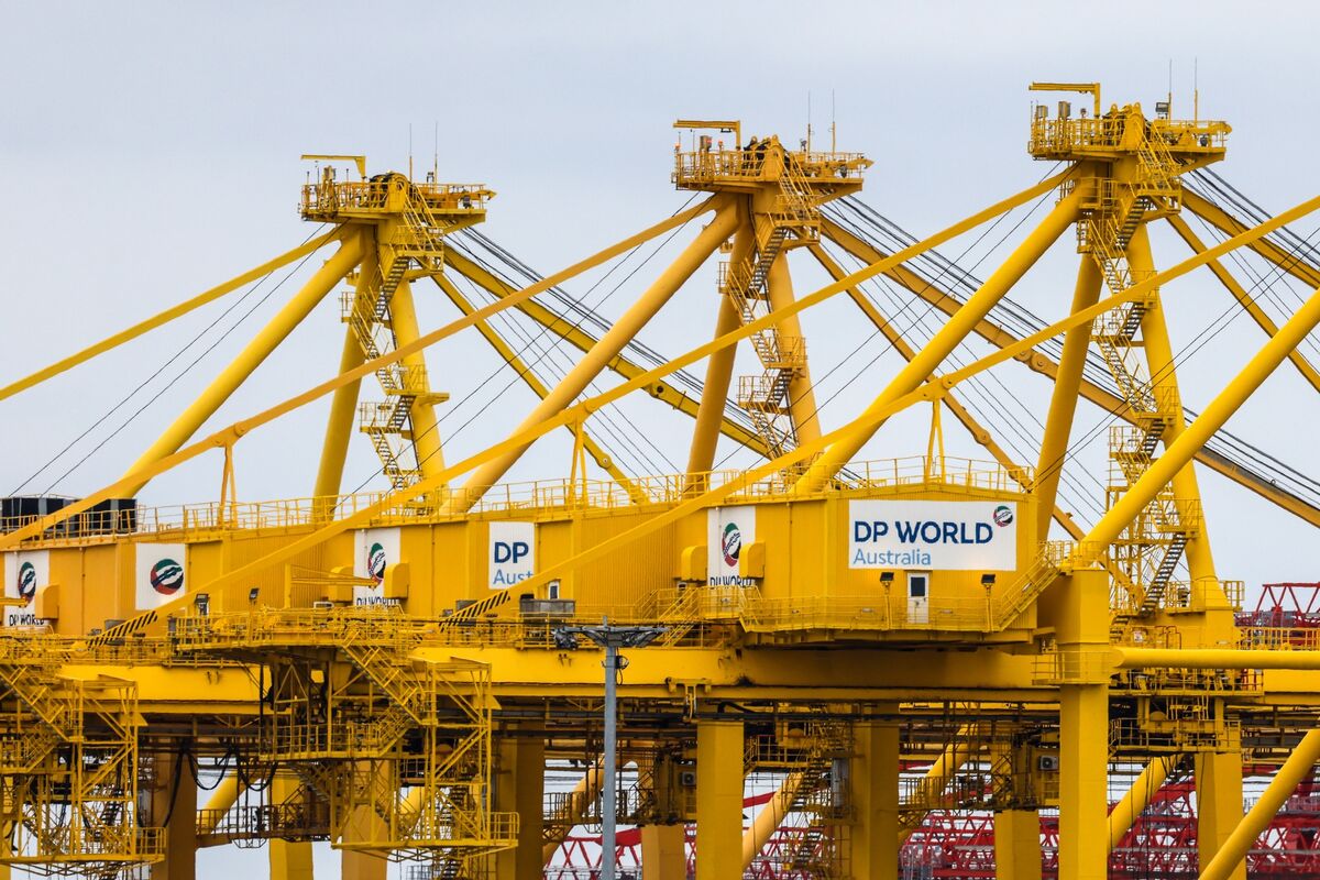 Australia dock workers demand a 28-hour week in AI talks; union insists technology should improve lives, not threaten jobs.