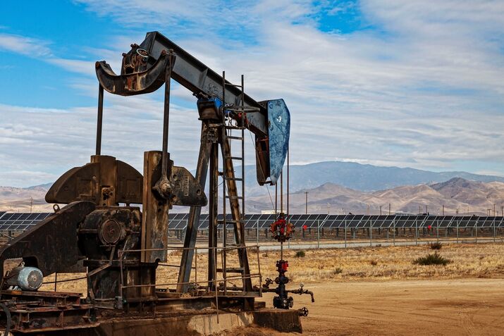 Gasoline Prices at Fresh Peak Spell No Relief for US Drivers
