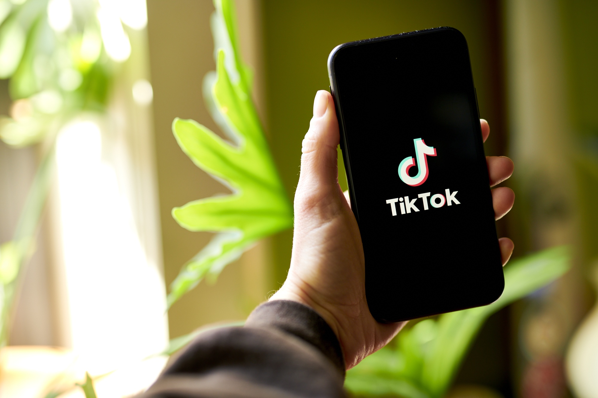 Sleepy Girl Mocktail? Gen Z Turns to TikTok for Tips on Sleeping Better -  Bloomberg