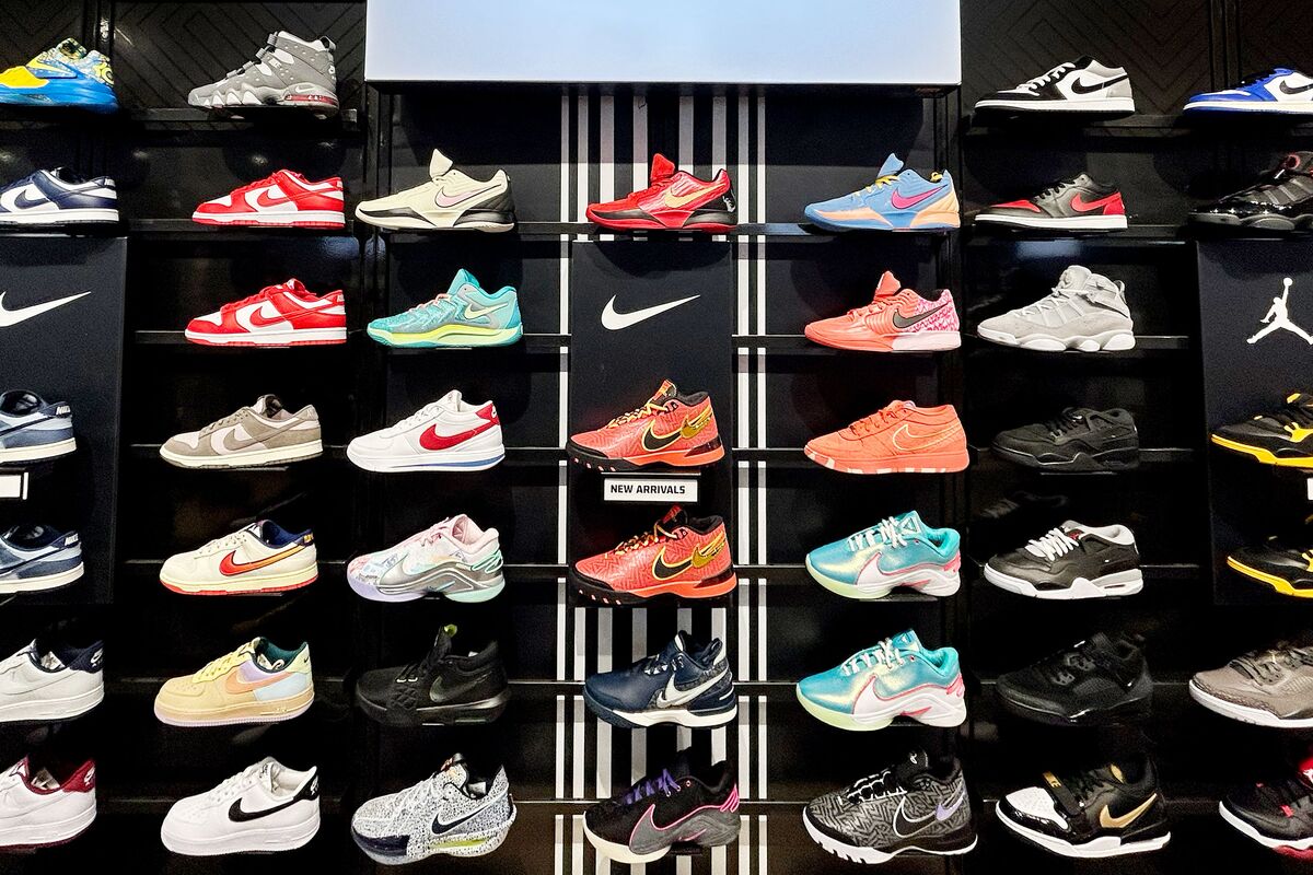 Nike Severs Chinese Distribution Deals in Broad Strategic Shift