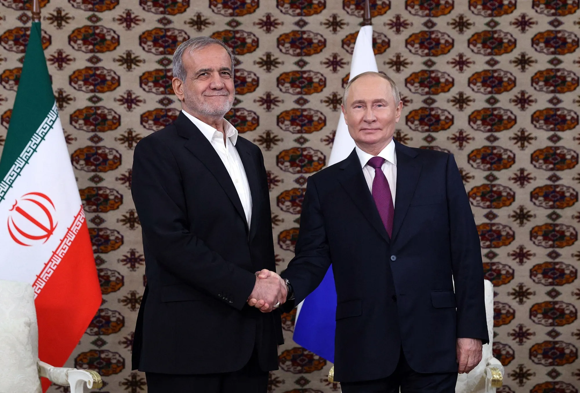 Iranian&nbsp;President Masoud Pezeshkian and Russian President Vladimir Putin&nbsp;in Ashgabat, Turkmenistan,&nbsp;in October&nbsp;2024.