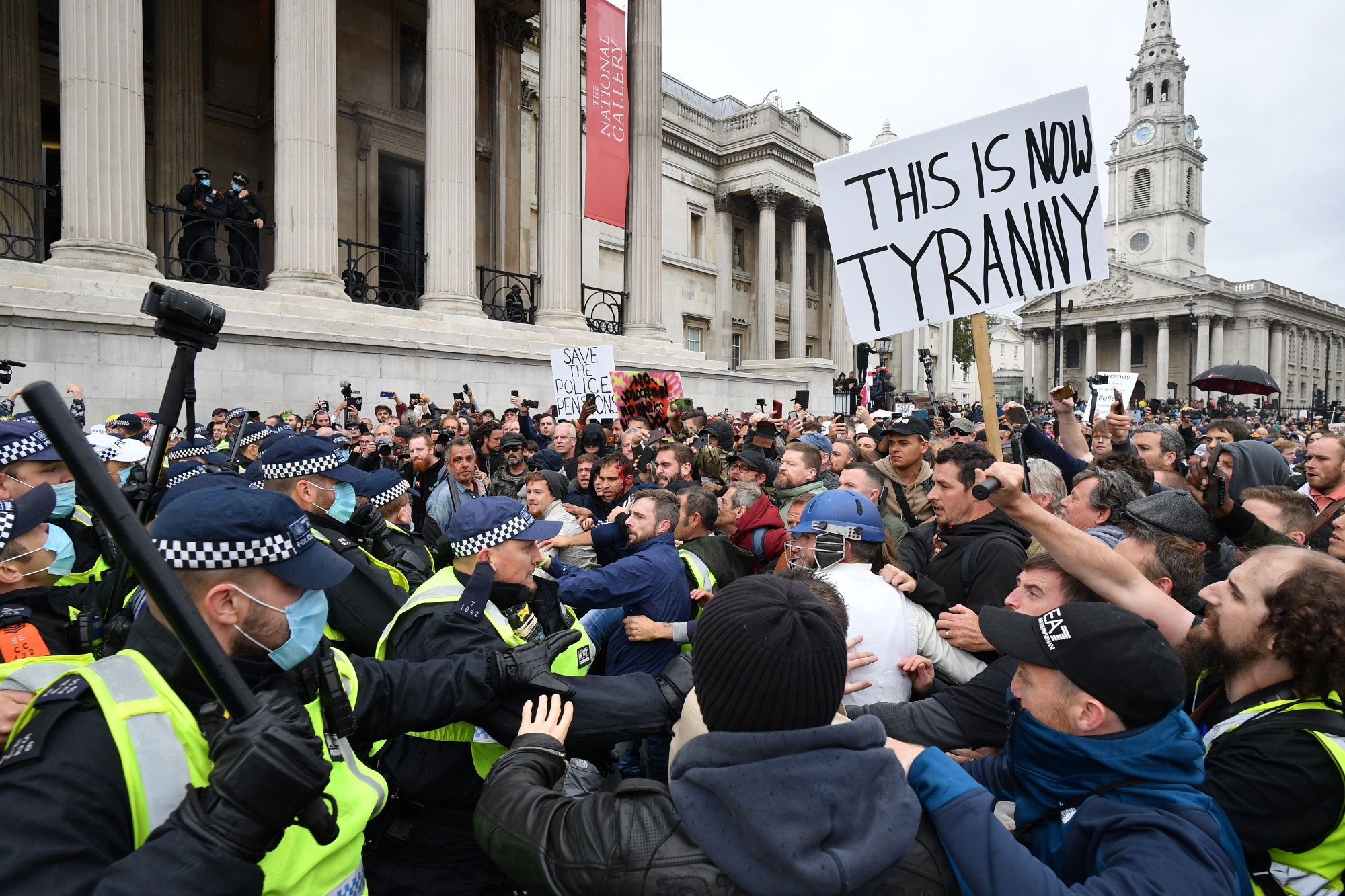 TOPSHOT-BRITAIN-HEALTH-VIRUS-PROTEST