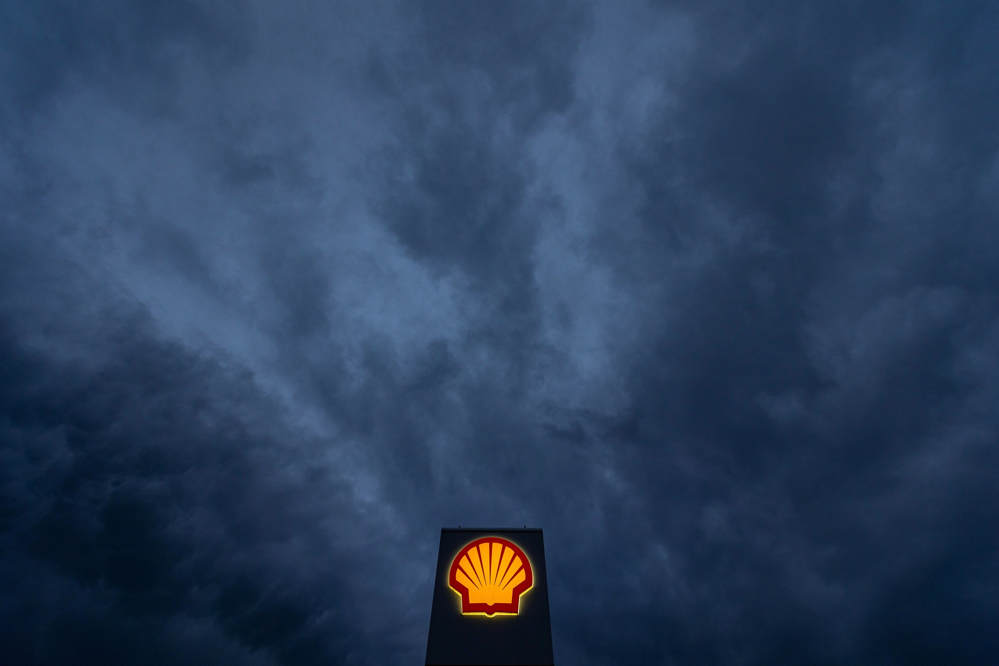 Shell Silently Abandoned Its $100 Million-a-Year Plan to Offset CO2  Emissions - Bloomberg