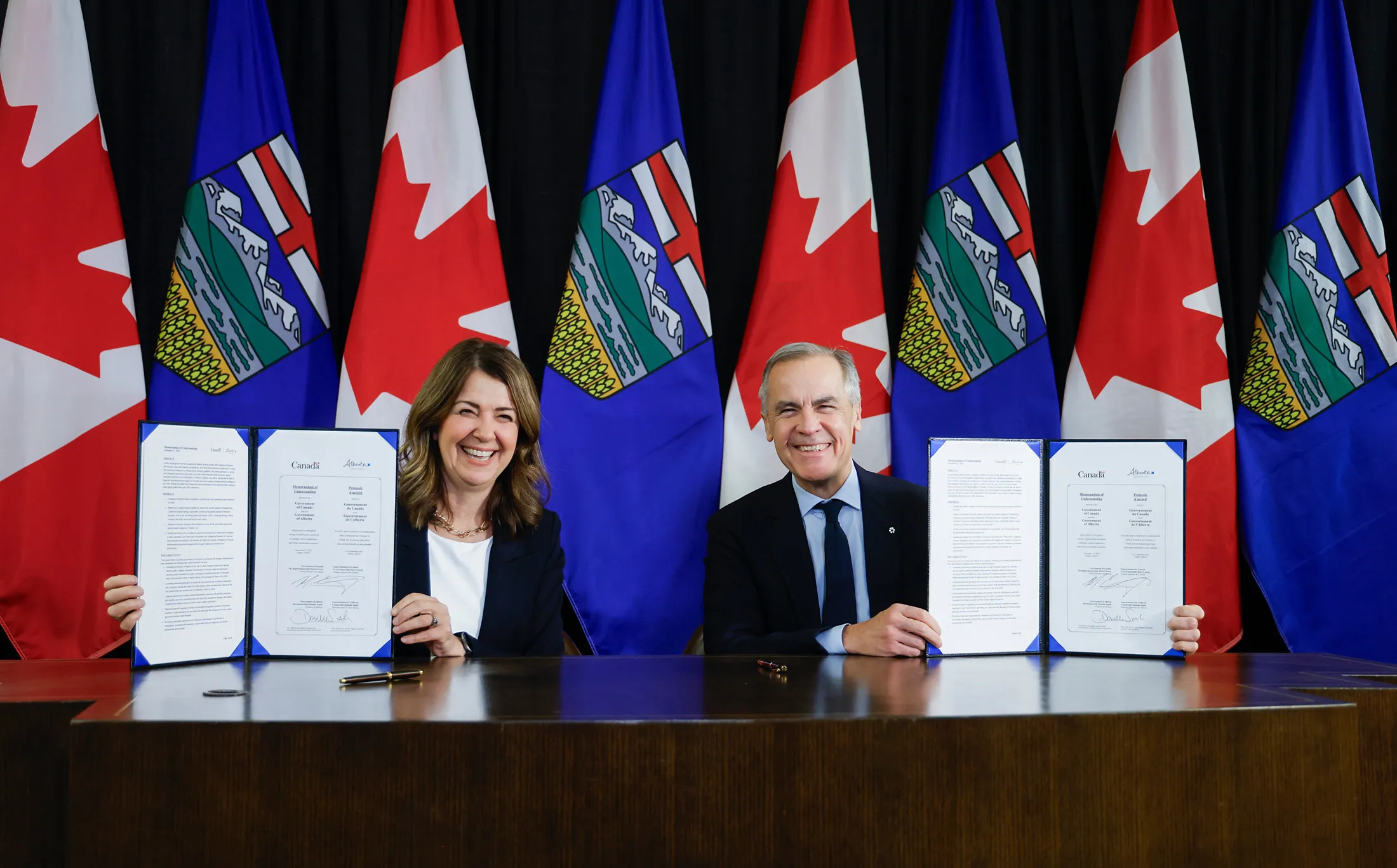 Alberta Premier Danielle Smith and Mark Carney after signing a “memorandum of understanding” on energy development in November.&nbsp;