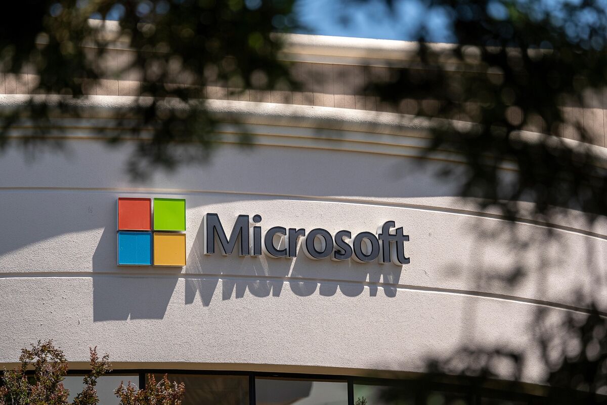 Microsoft (MSFT) Doubles Salary Budget to Retain Staff as Cost of Living  Rises - Bloomberg