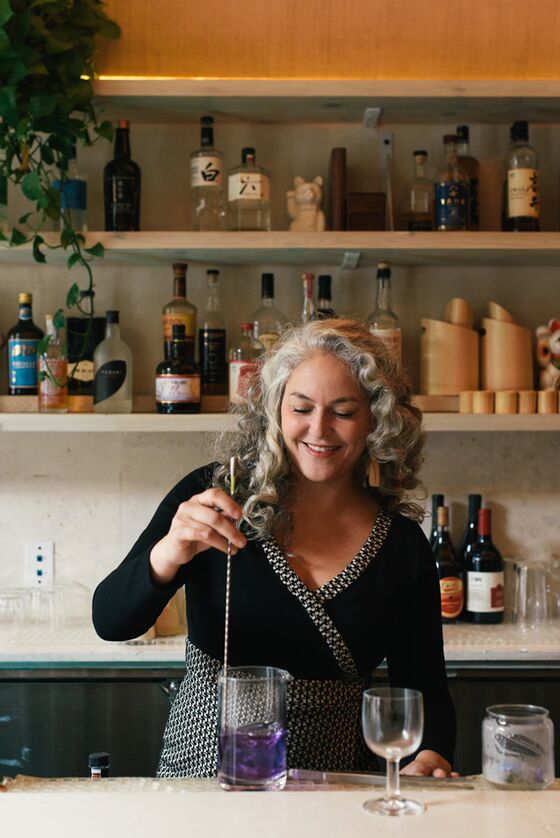 A World’s Best Bartender Knows How to Mix the Perfect Holiday Drink