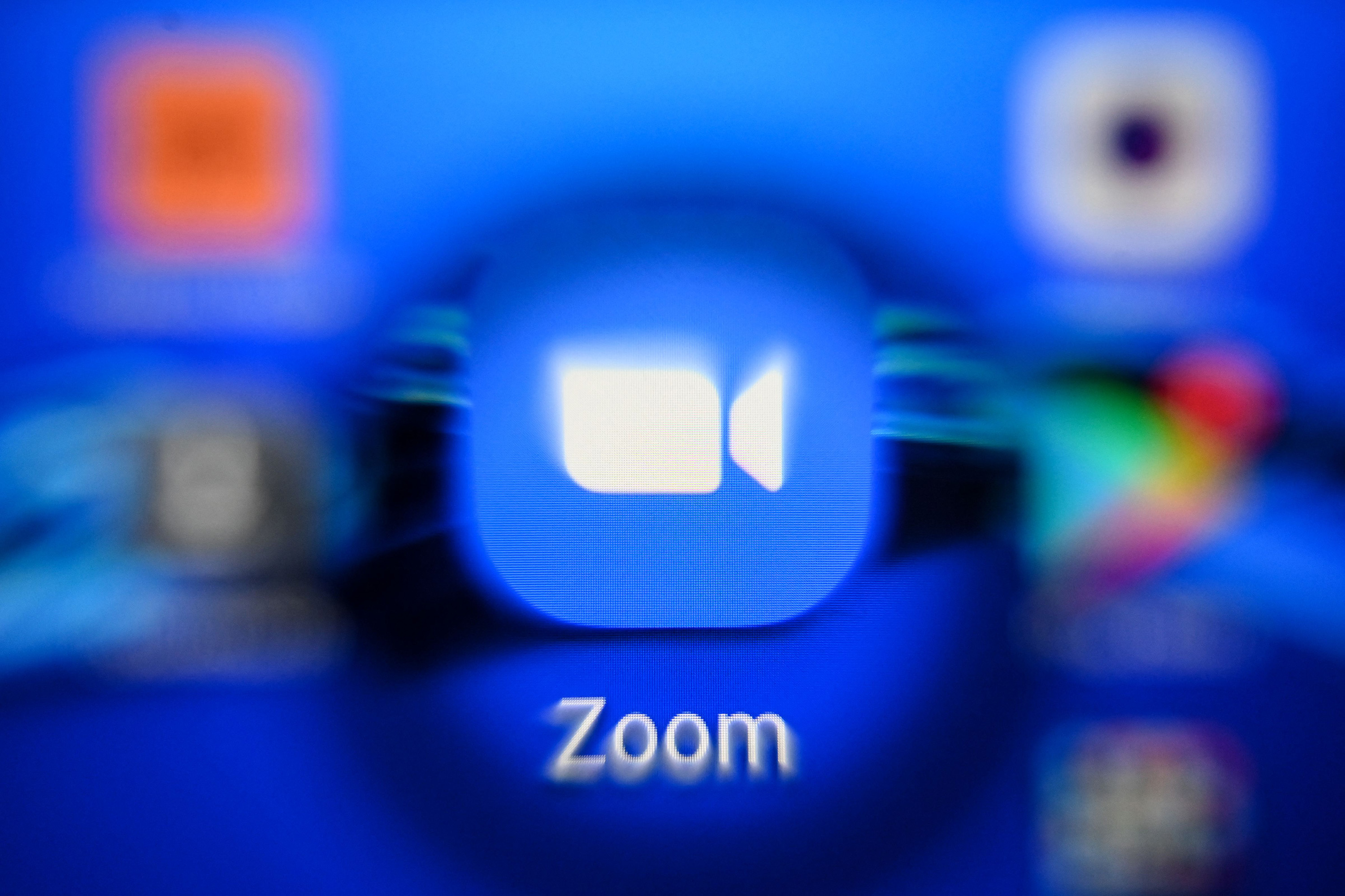 Zoom 推出AI智慧新功能遭批侵犯用戶隱私！