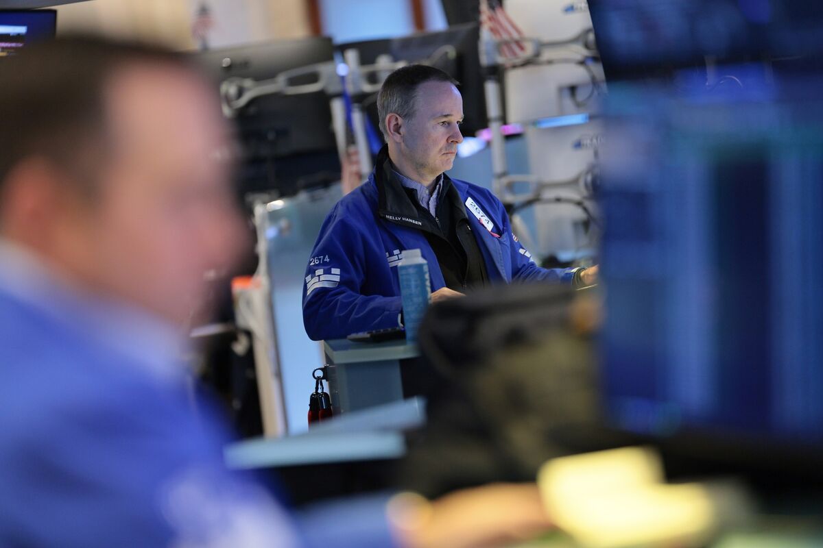bloomberg.com - Felice Maranz - Futures Slip as Big Tech Falters, Oil Extends Relentless Advance