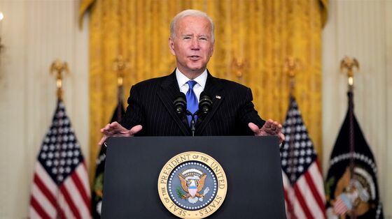 Biden Confronts Supply-Chain Crisis Stretching Past His Grip
