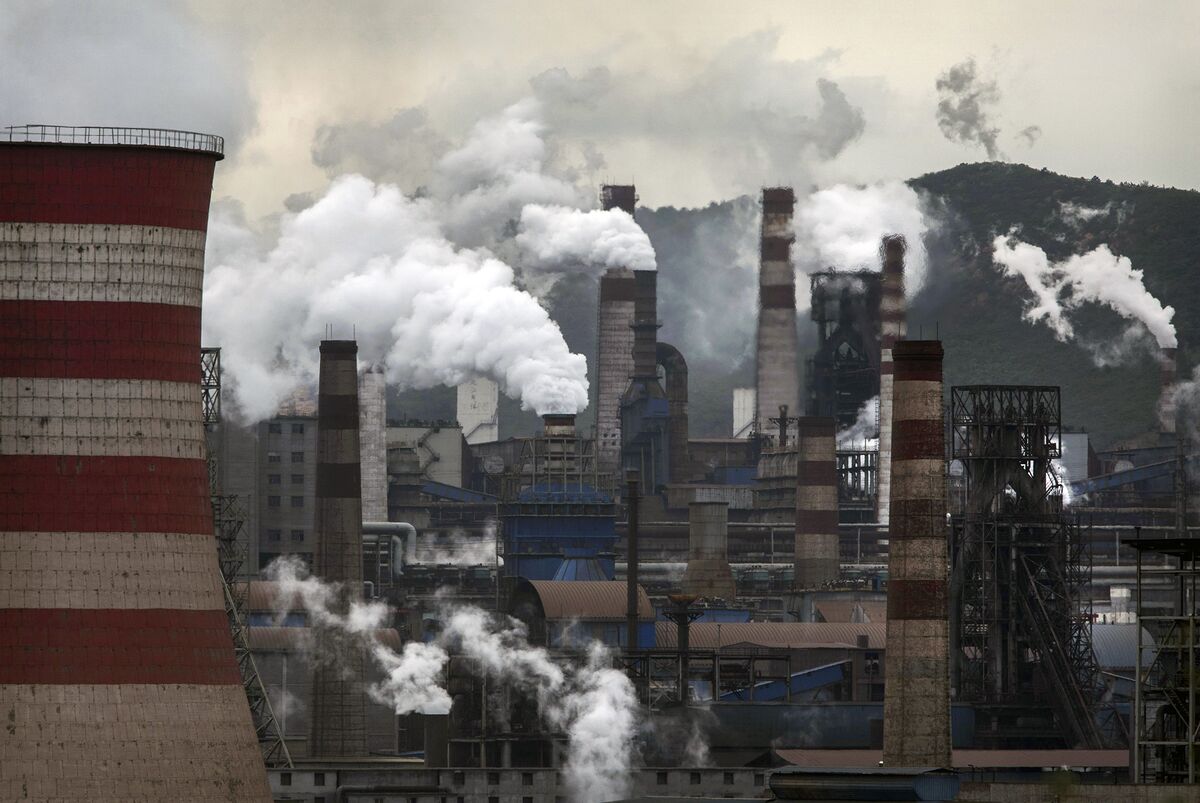 China Power Emissions Must Fall 66% in Decade to Hit Paris Goal - Bloomberg