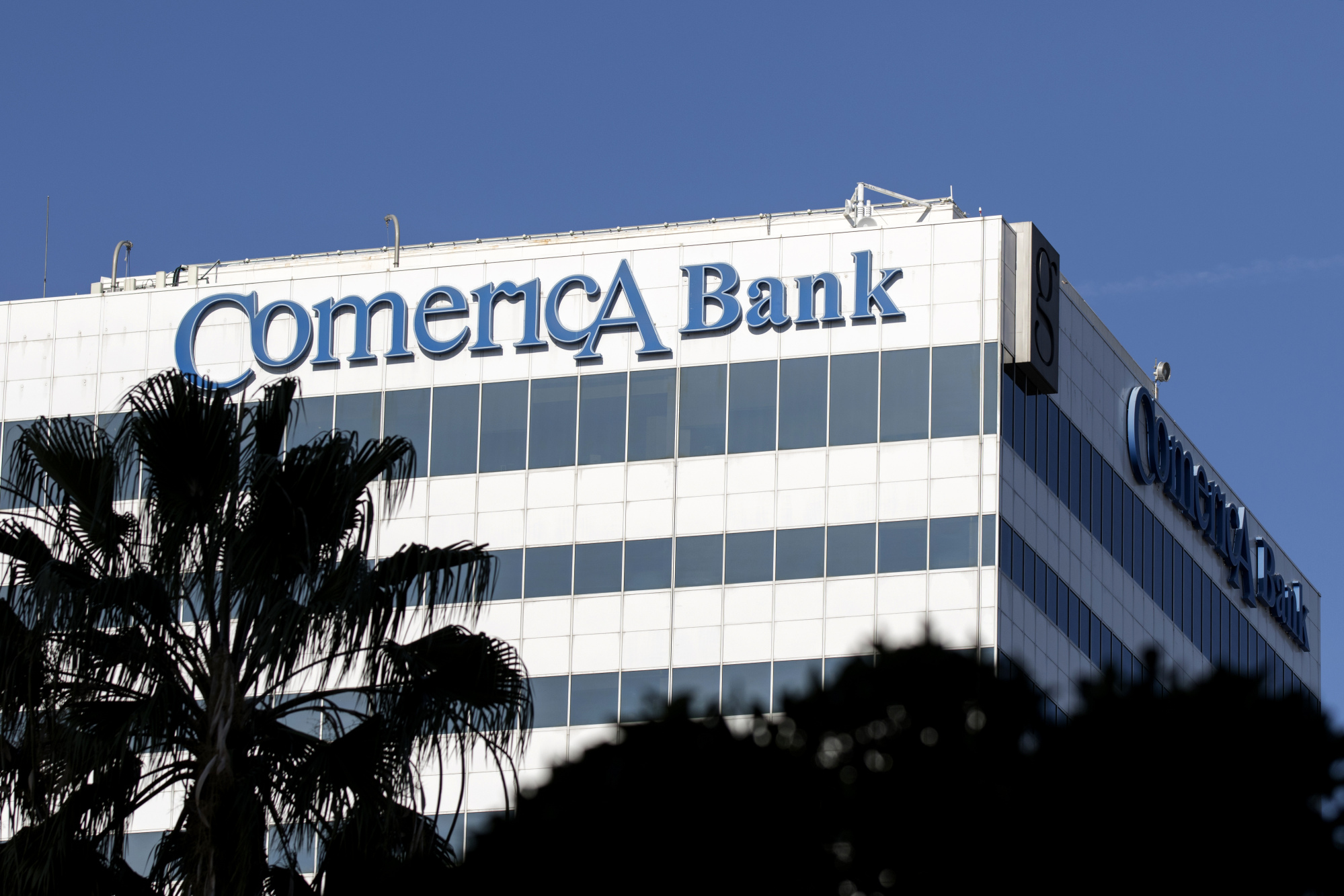 Comerica (CMA) Stock Selloff Has Bank Analysts Divided Ahead of