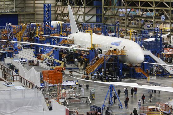 Boeing Mulls Another Cut to 787 Output in New Threat to Cash