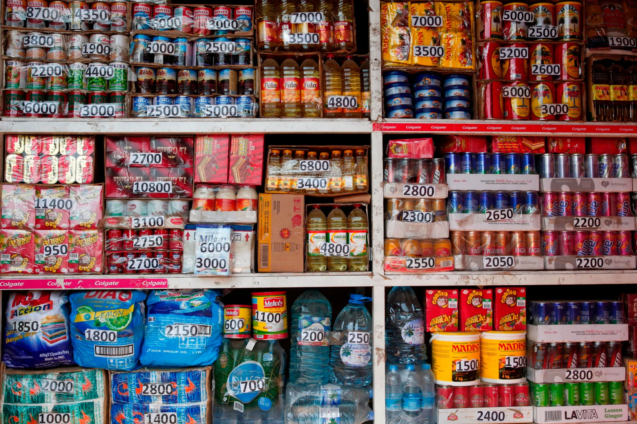 Angola Raises Interest Rates as Kwanza (AOA USD) Weakens - Bloomberg