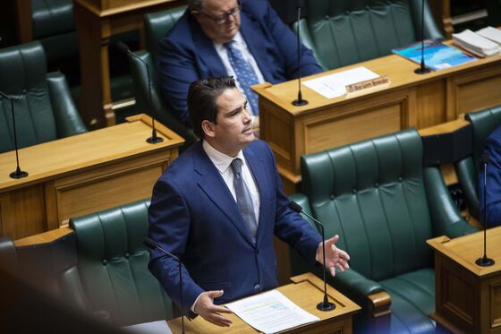 New Zealand Opposition Slumps in Poll Before Leadership Showdown