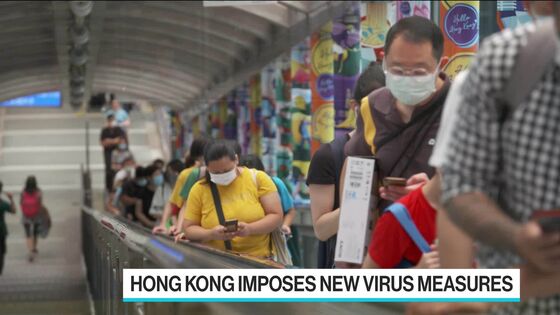 Hong Kong Scraps Flights, Shuts Bars, Gyms on Omicron Threat