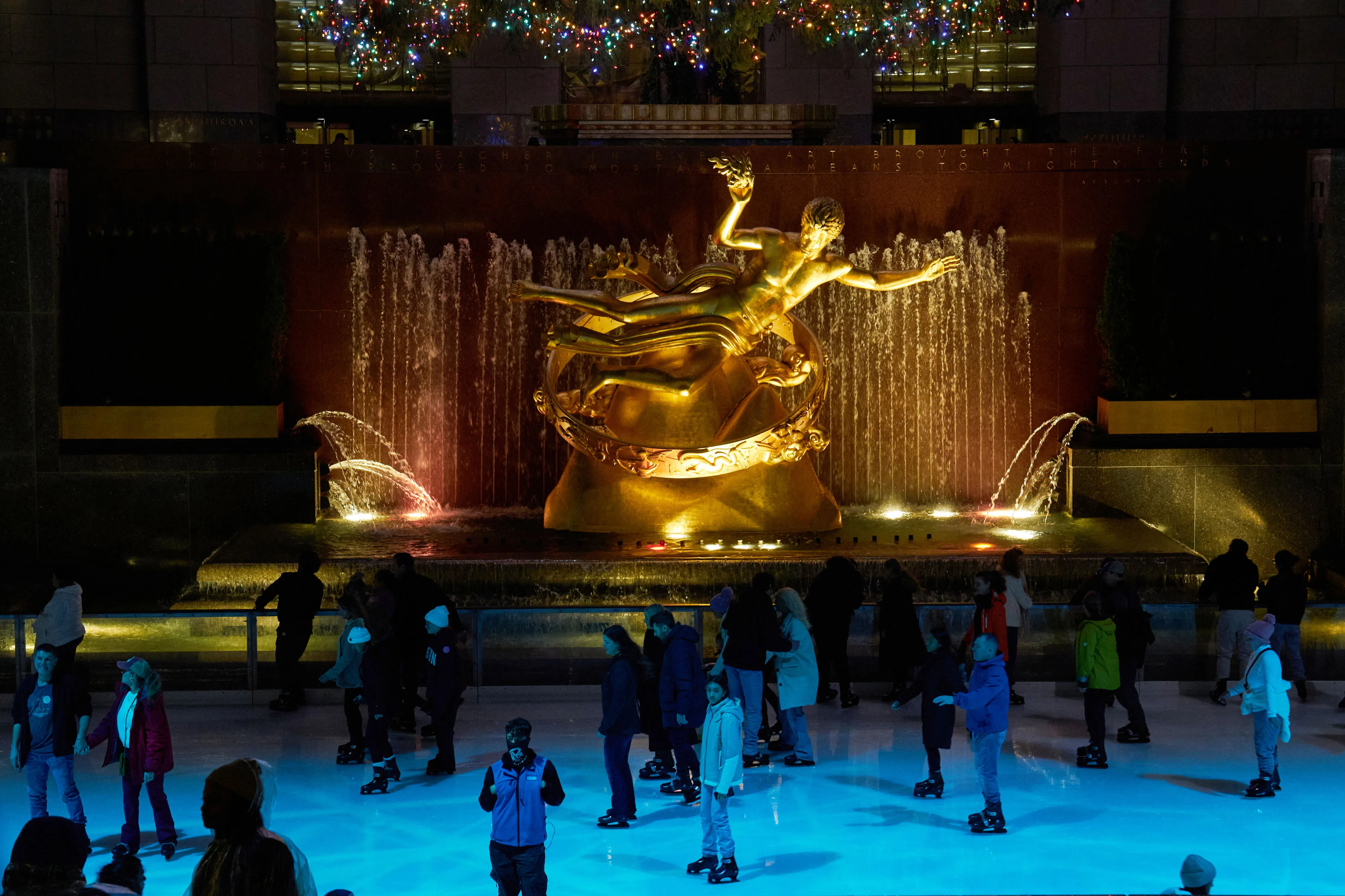 Department Store Windows And Holiday Shoppers As US Personal Spending Cools