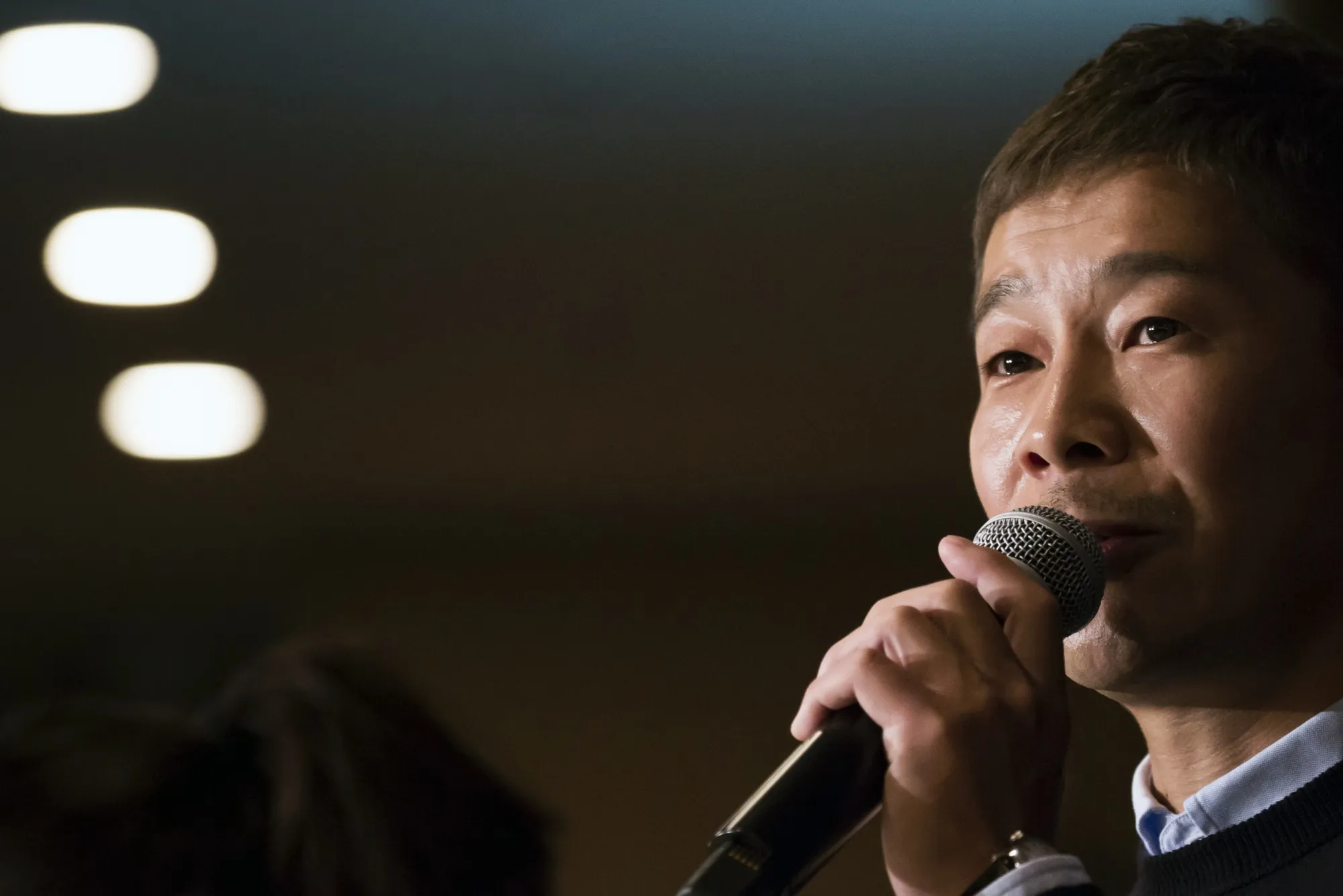 話題株：電子商取引銘柄に衝撃、ヤフーのＺＯＺＯ買収で思惑 (訂正) - Bloomberg