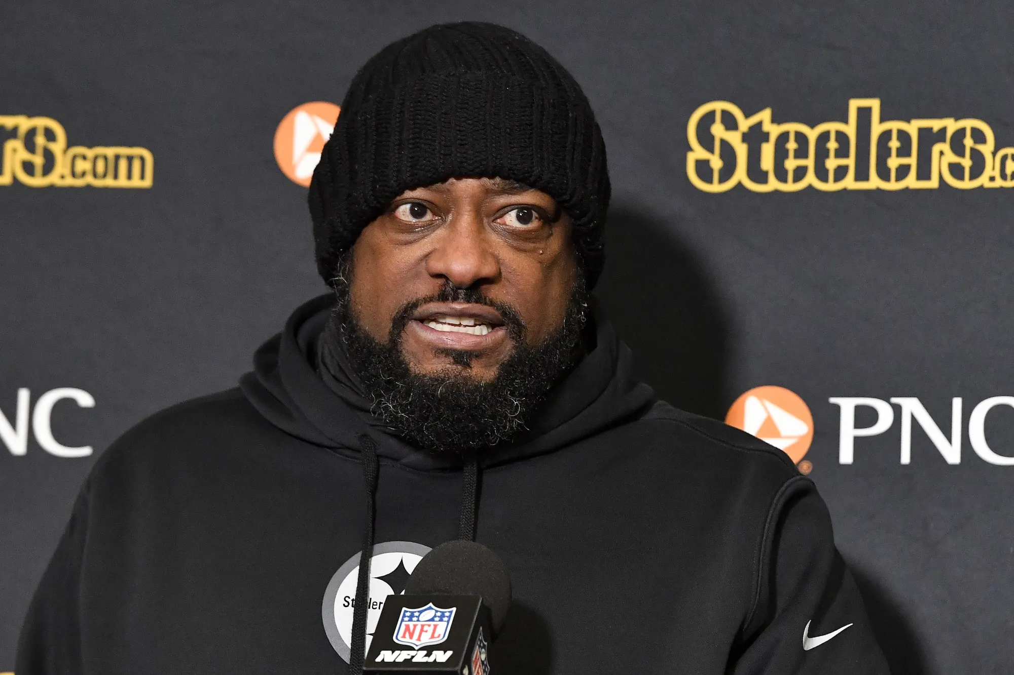 Steelers' Tomlin abruptly leaves press conference when asked about his  contract - Bloomberg