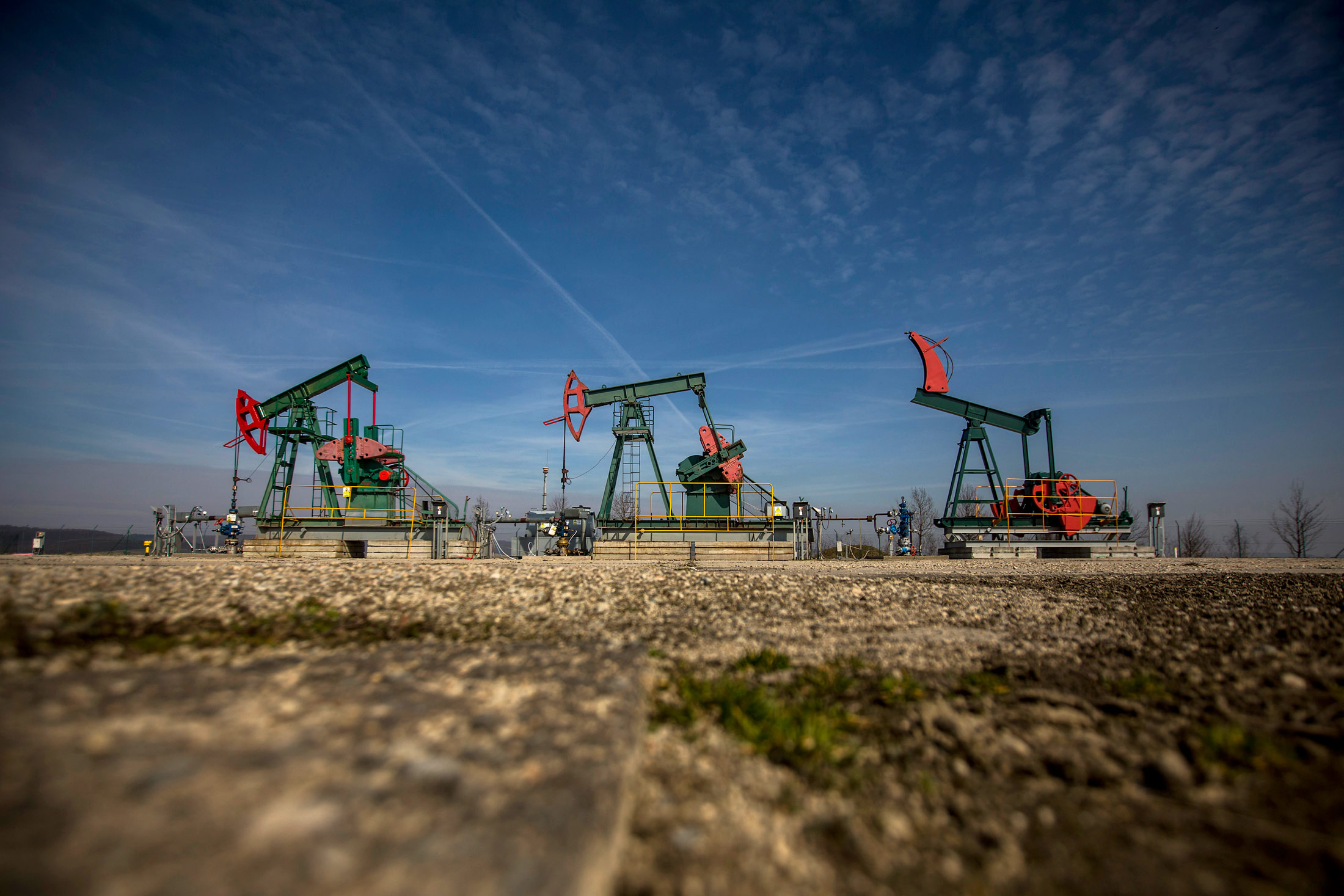 Oil companies are expected to post the worst first-quarter results among 10 S&amp;P 500 industries, with profit dropping 63 percent, analysts’ estimates compiled by Bloomberg show. Photographer:
