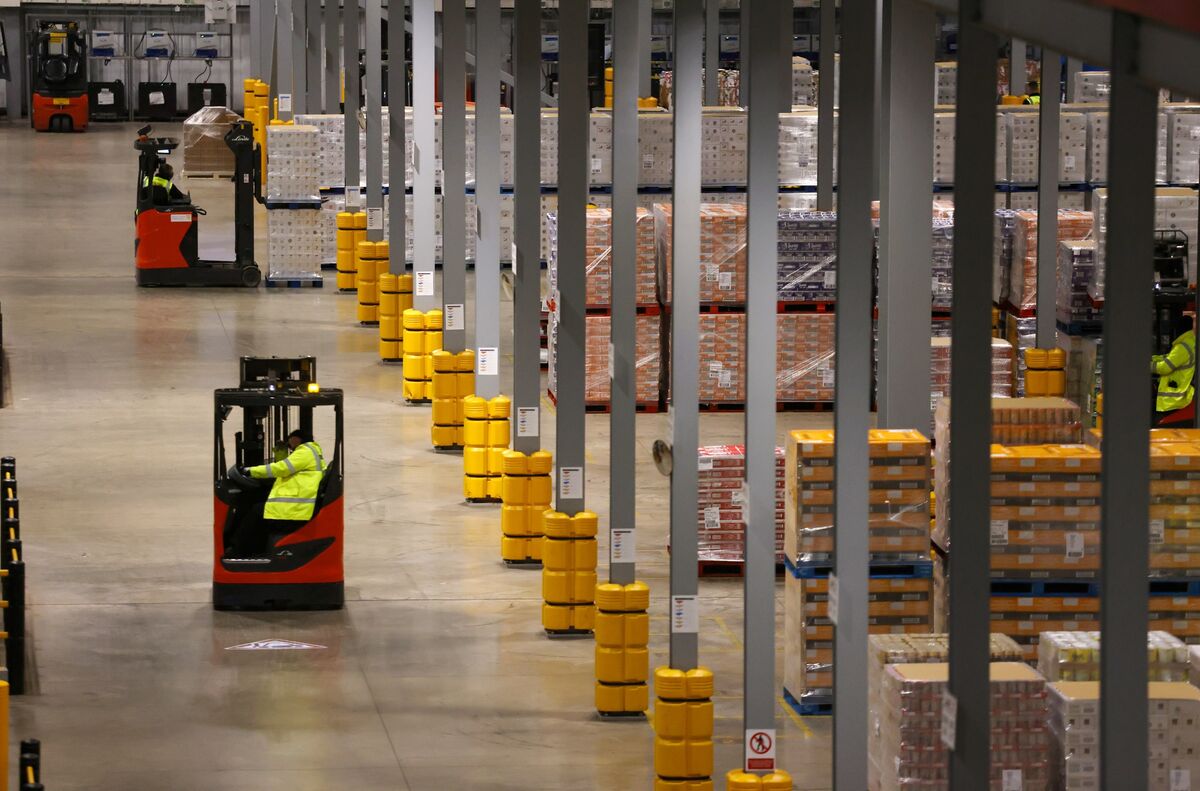 Blackstone Plans UK CMBS Deal Tied to Online Shopping Logistics