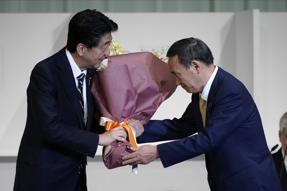 Japan’s Suga Wins Ruling Party Race to Replace Premier Abe