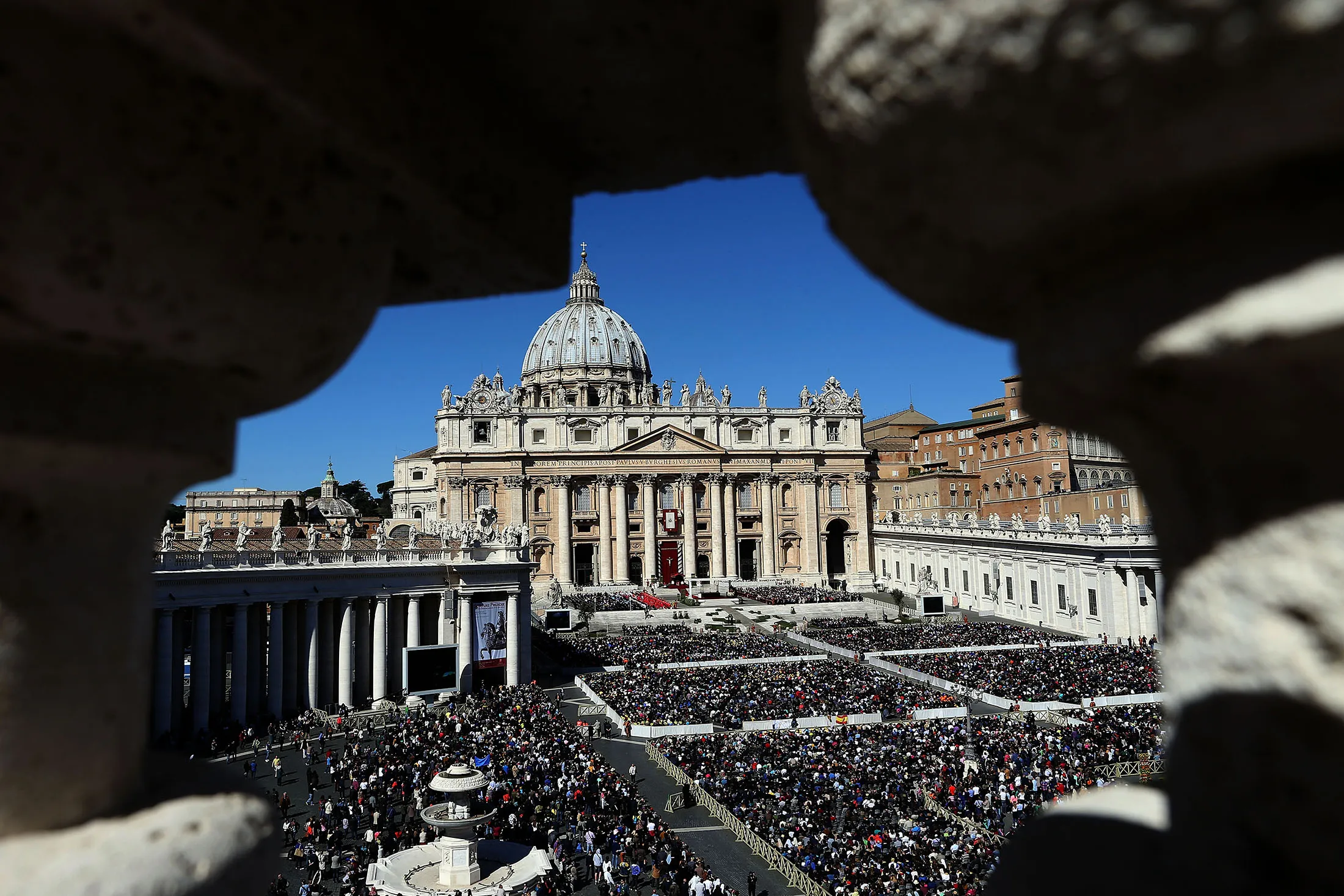 VATICAN CITY, VATICAN - MARCH 29:  A general view of St. Peter's Square during the Palm Sunday Mass held by Pope Francis on March 29, 2015 in Vatican City, Vatican. On Palm Sunday Christians celebrate Jesus' arrival into Jerusalem, where he was put to death. It marks the official beginning of Holy Week during which Christians observe the death of Christ before celebrations begin on Easter.  (Photo by Franco Origlia/Getty Images)