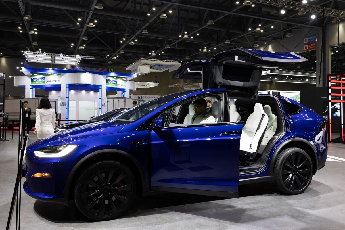 Tesla Cuts Model S And X Prices By 5000 Third Discount In 2023