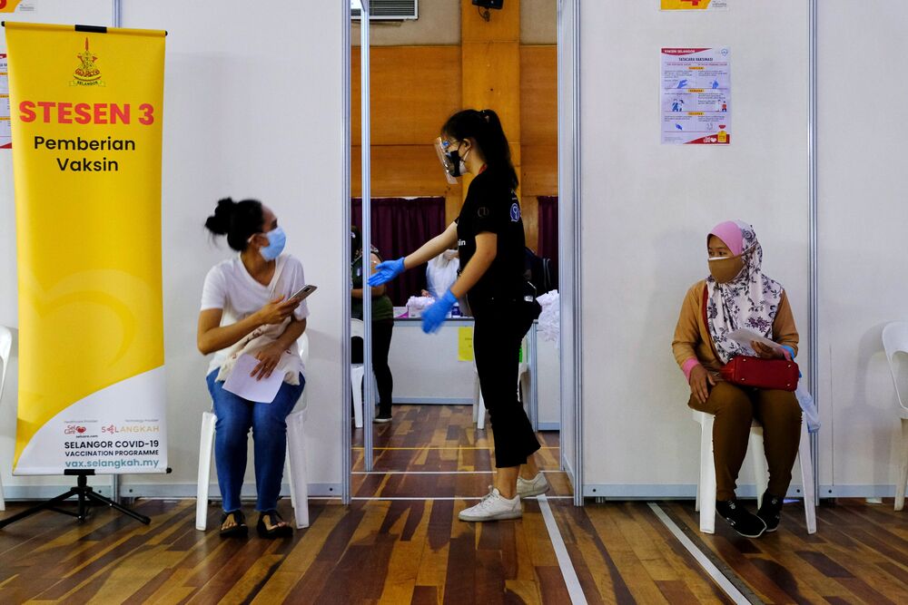 Malaysia Reaches Herd Immunity Threshold Of 80 Prime Minister Bloomberg