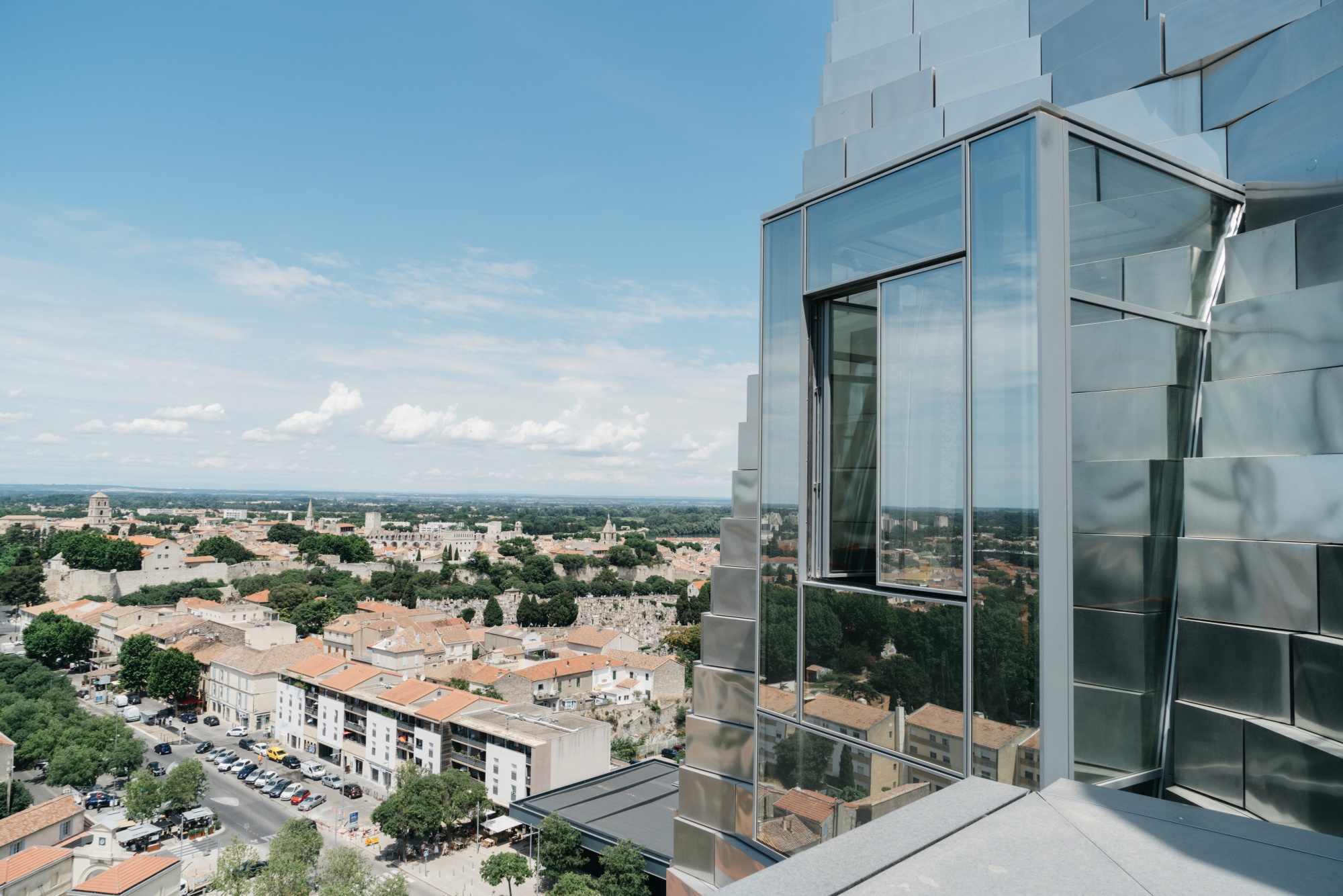 A New Frank Gehry Tower Rises Above the Quaint French Town of Arles, Arts  & Culture