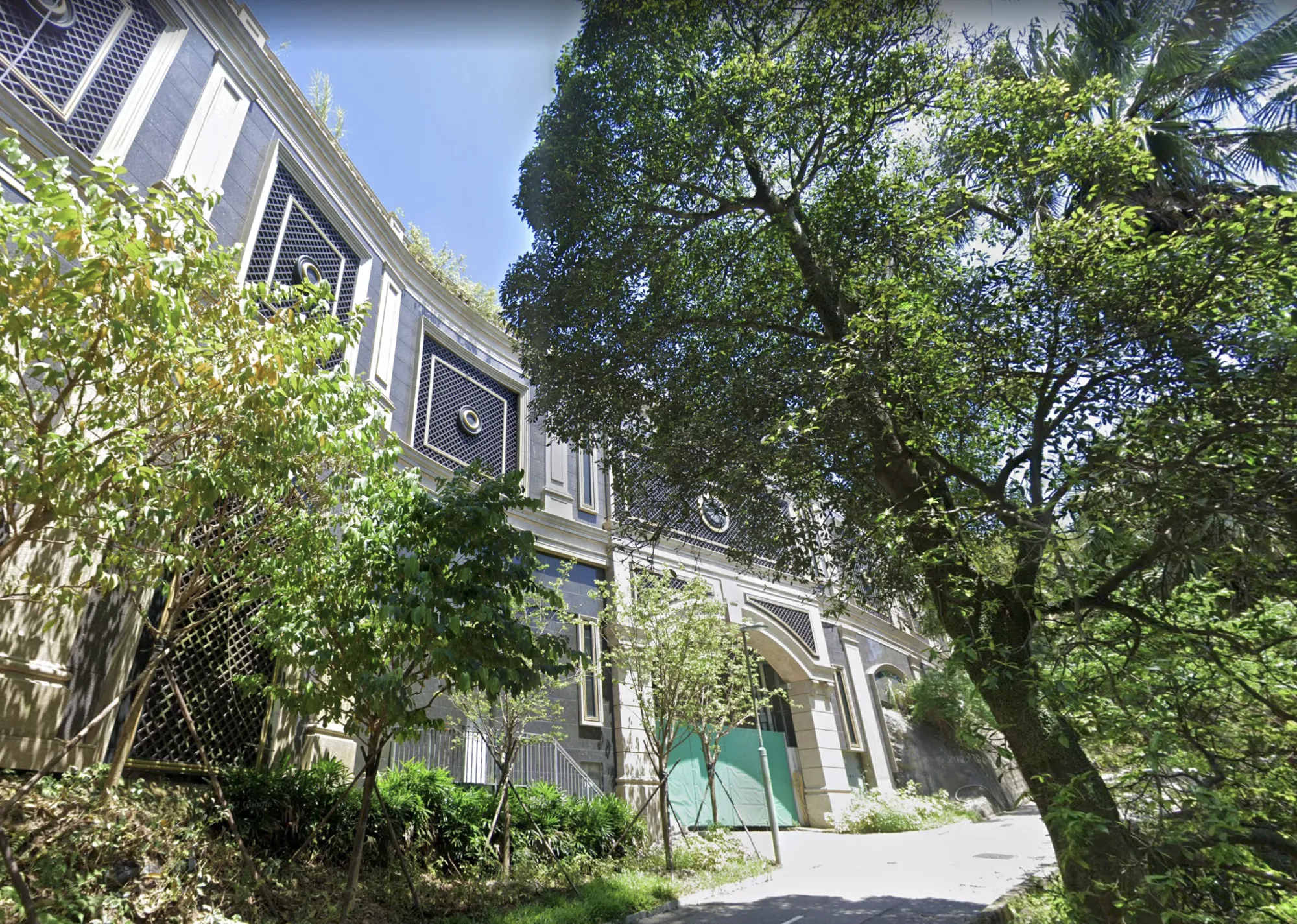 Chinese Tycoon’s Luxury Peak Mansion in Hong Kong Sees 60% Price Cut ...