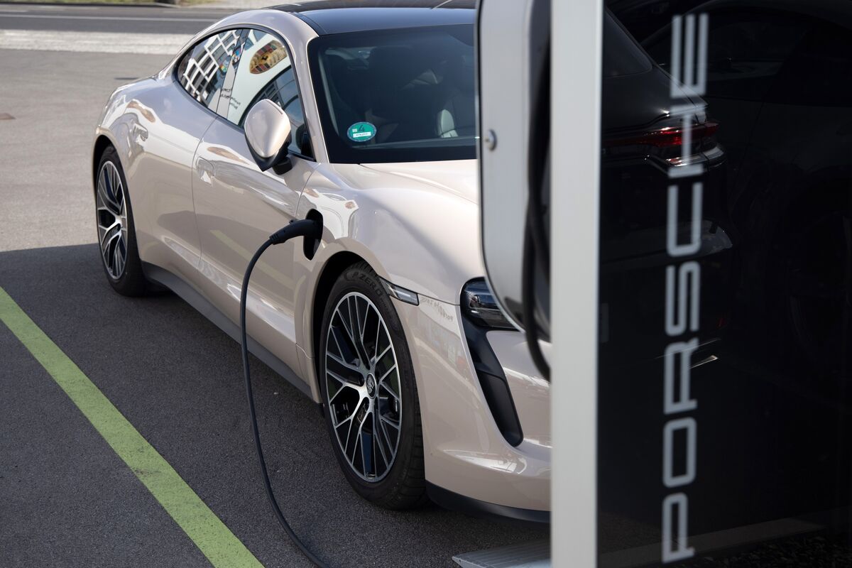 Porsche’s EV Pullback Highlights Cracks in German Auto Empire