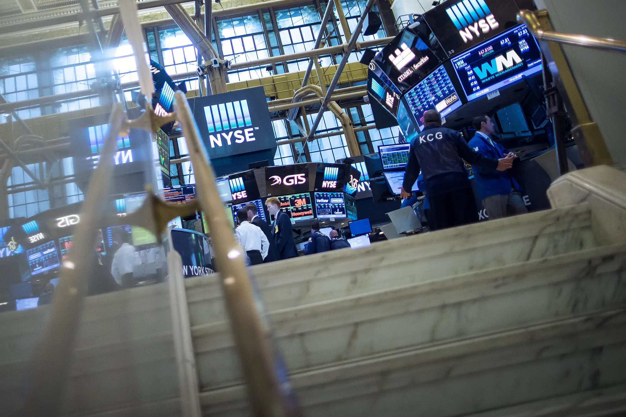 Nasdaq-Listed Amazon, Alphabet Halted for the Day at NYSE - Bloomberg