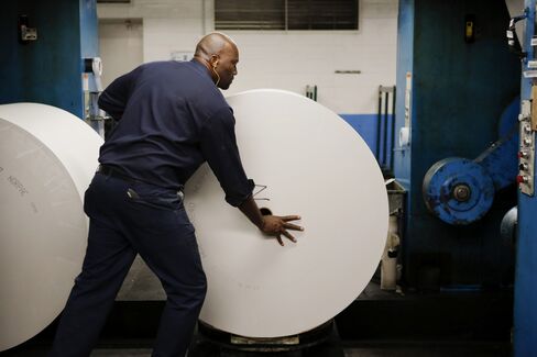 Jobless Claims in U.S. Dropped to 336,000 Last Week as Forecast