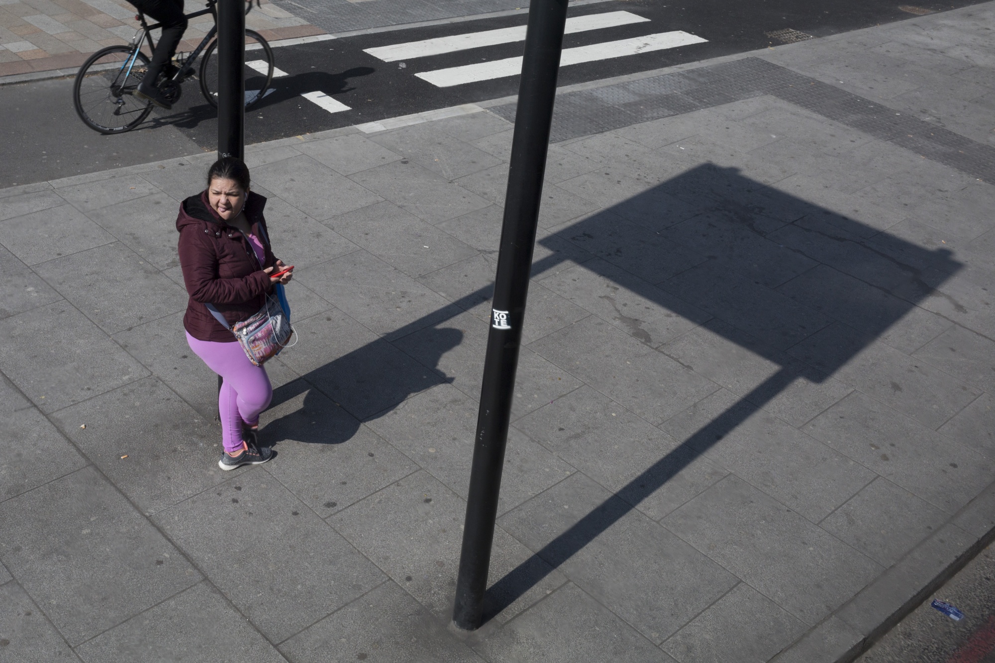 According to Experts, This Is How Old a Kid Should Be Before Crossing the  Street Alone