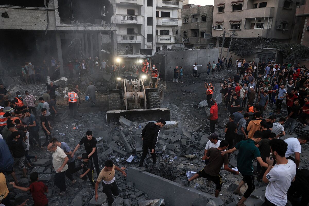 Israel Newest: Military Says Hamas Officers Lifeless; Over 600,000 in Gaza Flee South