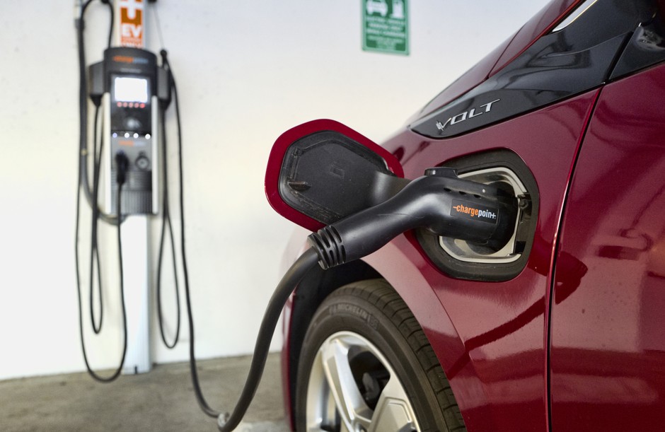 Americans' views of electric cars as gas alternative are mixed