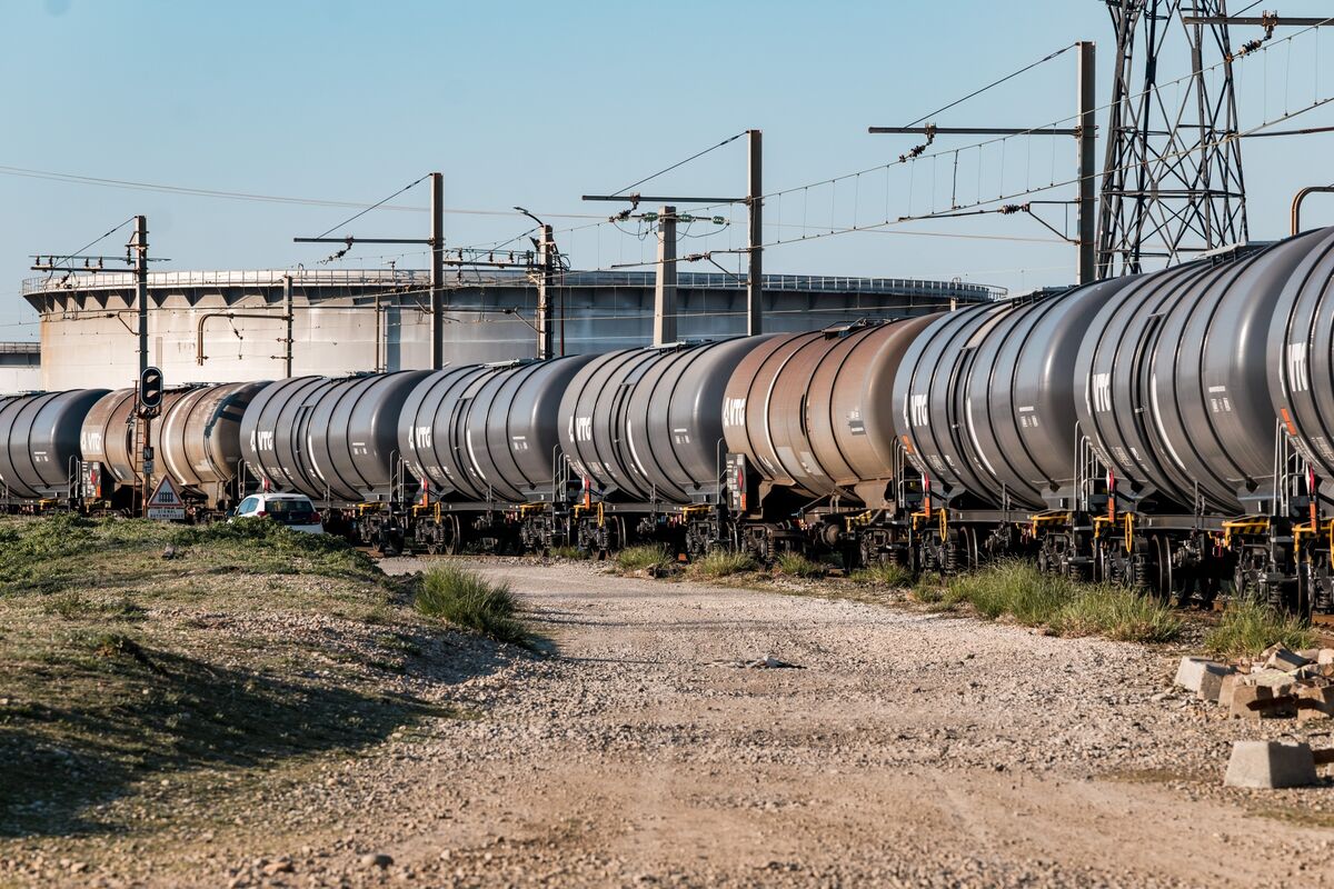 A Panicked Race for Barrels Is Gripping the Global Oil Market