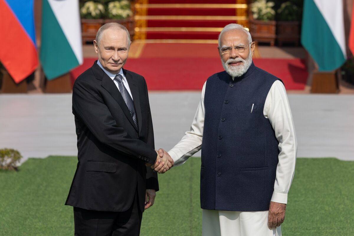 Putin and Modi Deepen Ties in New Delhi