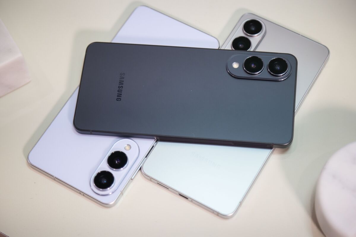 🟪"Trump minaccia dazi su Apple e Samsung per incentivare la produzione negli USA"