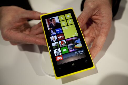 Nokia Speed Advantage Opens Way to Holiday Gain on IPhone
