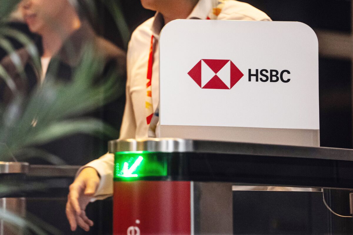 HSBC Plans Risk Transfer Linked to £3 Billion of Corporate Loans ...