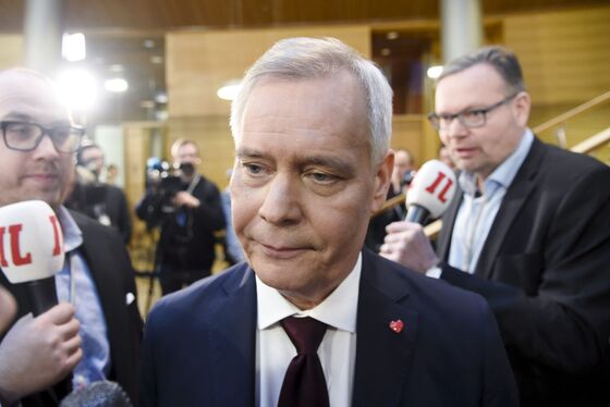 Finnish Premier in Jeopardy as Partners Discuss Support